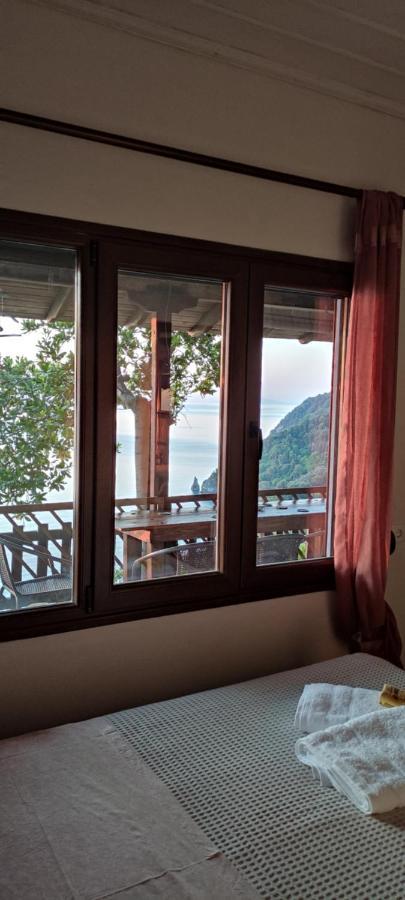 Balcony On The Rocks Villa Agioi Saranta Eksteriør billede